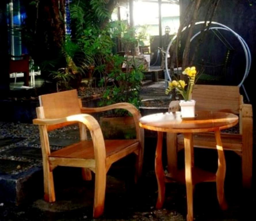 The Old Car Guesthouse Chiang Mai Exterior foto