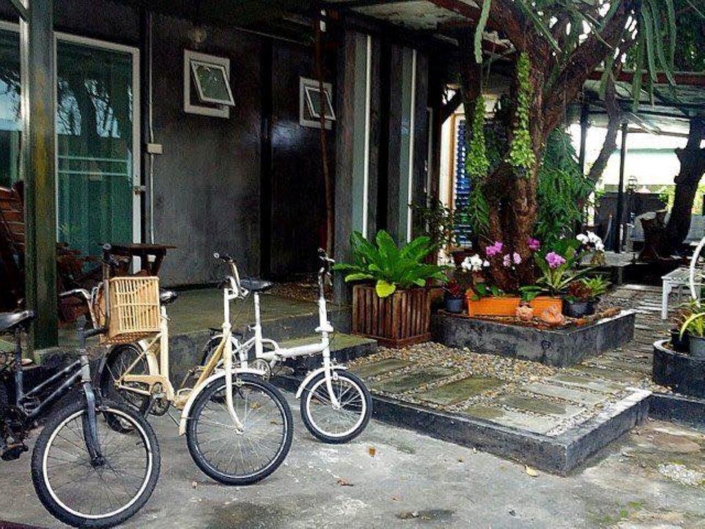The Old Car Guesthouse Chiang Mai Exterior foto